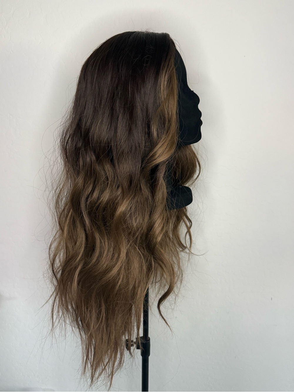 Soft Wavy Brown Women's Wig with Subtle Highlights